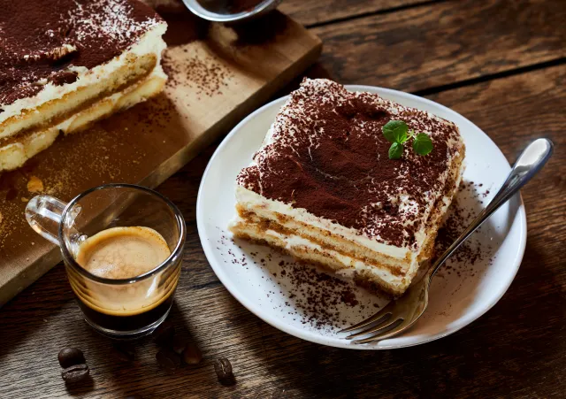Pyszny deser dla zakochanych. Włoskie tiramisù to klasyka. Podajemy przepis krok po kroku
