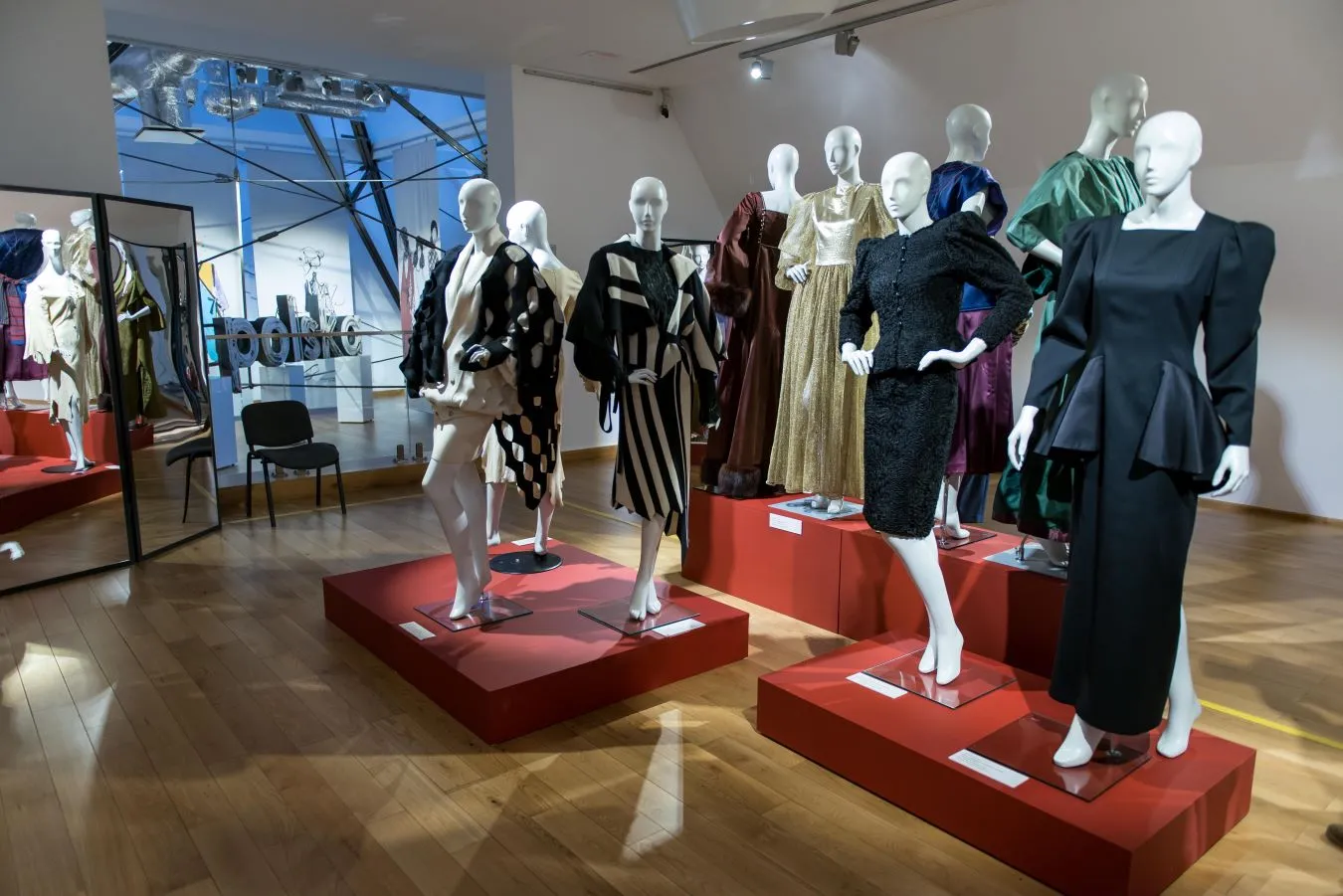 Wystawa Modna i już! Moda w PRL w Muzeum Narodowym we Wrocławiu