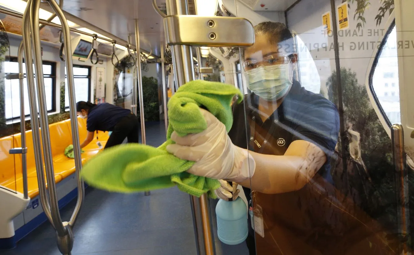 Groźny koronawirus z Wuhan. Jakie są objawy? Co zrobić w przypadku zakażenia?