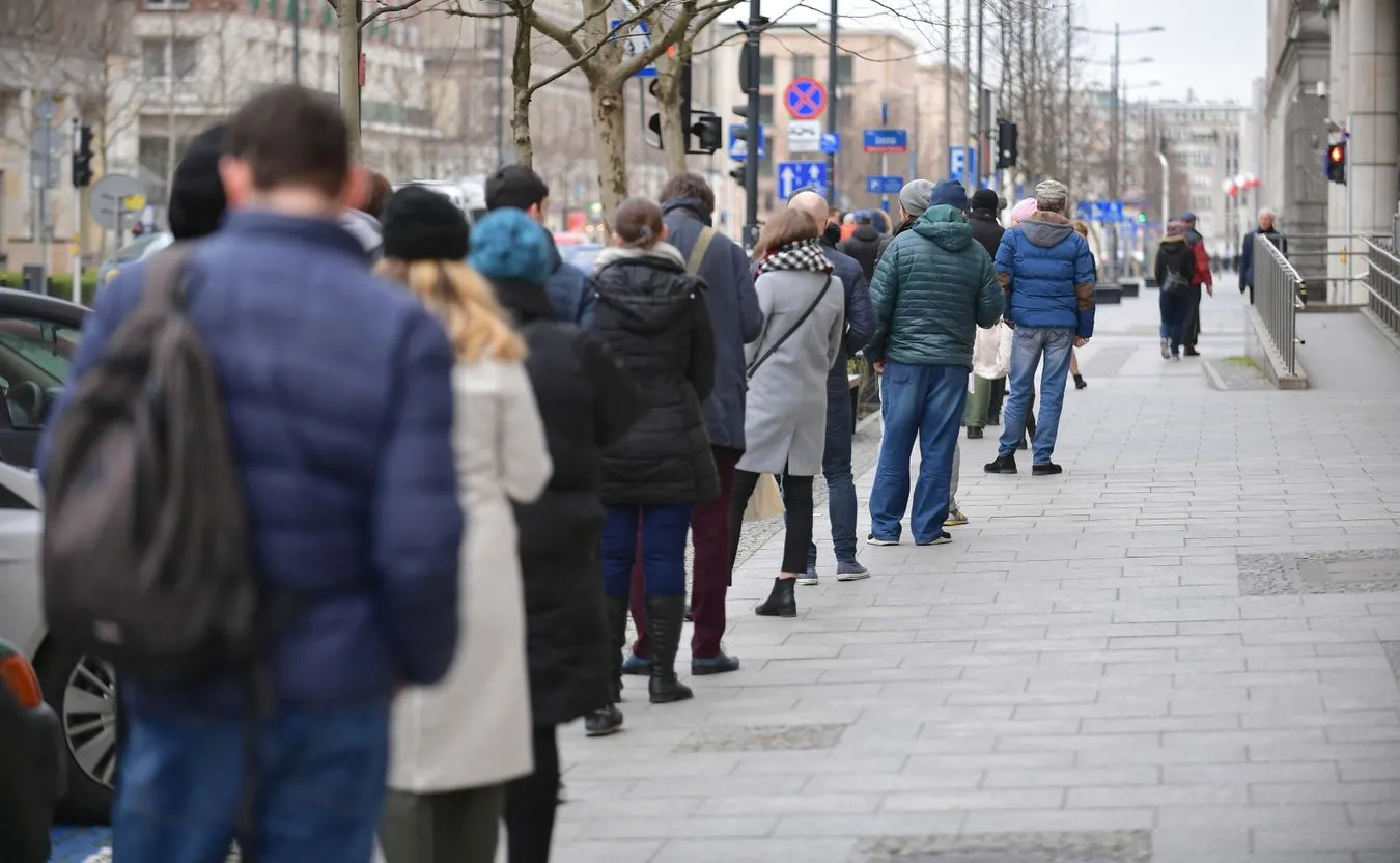 "Kartonowatość" polskiego państwa prawdopodobnie ocali Polakom skórę [FELIETON]