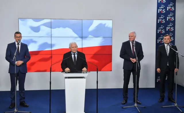 Kaczyński, Ziobro i Gowin. Jest nowa umowa koalicyjna Zjednoczonej Prawicy [WIDEO]