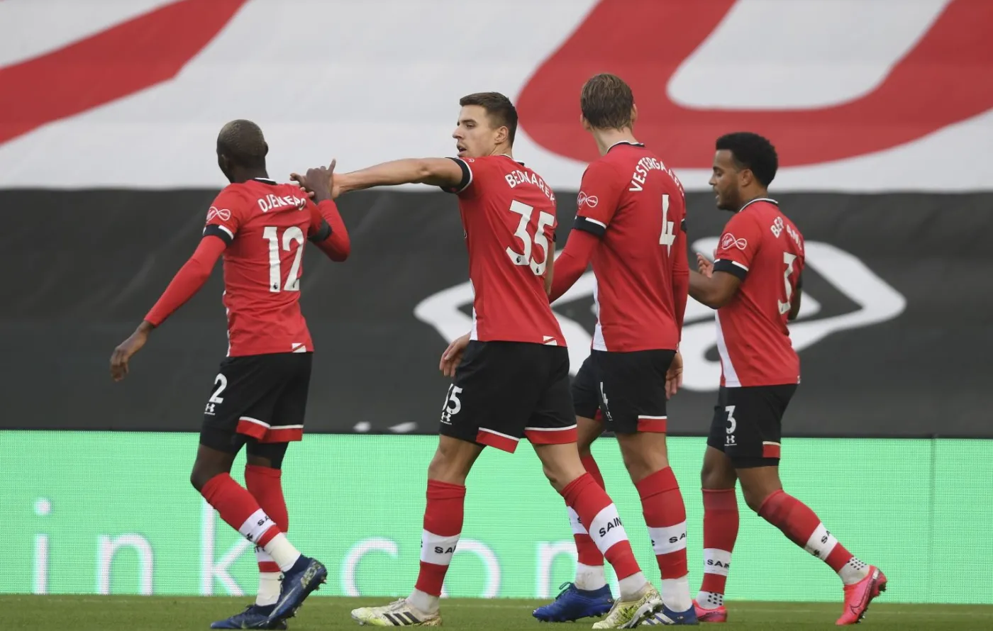 Premier League: Gol Bednarka nie pomógł "Świętym". Bez bramek w hicie