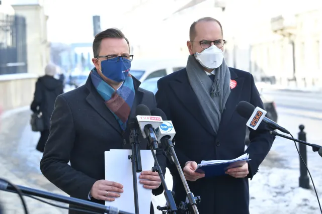 Śledztwo ws. zakupu respiratorów. KO pyta Ziobrę o Kaczyńskiego