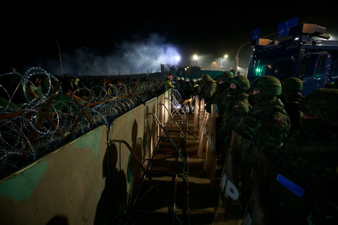 Białoruskie służby pod osłoną nocy niszczą ogrodzenie? MON publikuje WIDEO