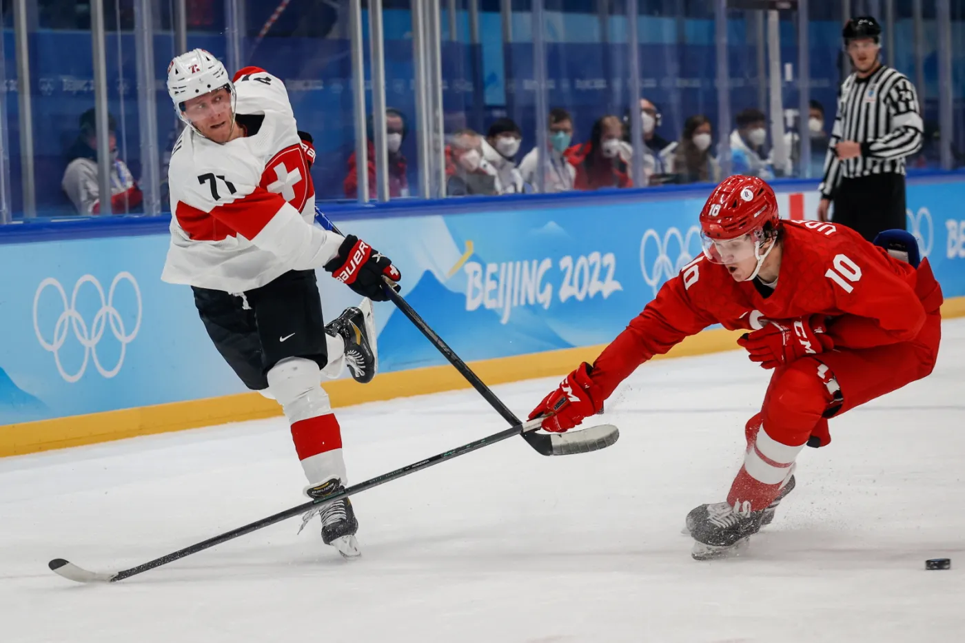 Zwycięstwo Rosjan na inaugurację olimpijskiego turnieju hokeistów