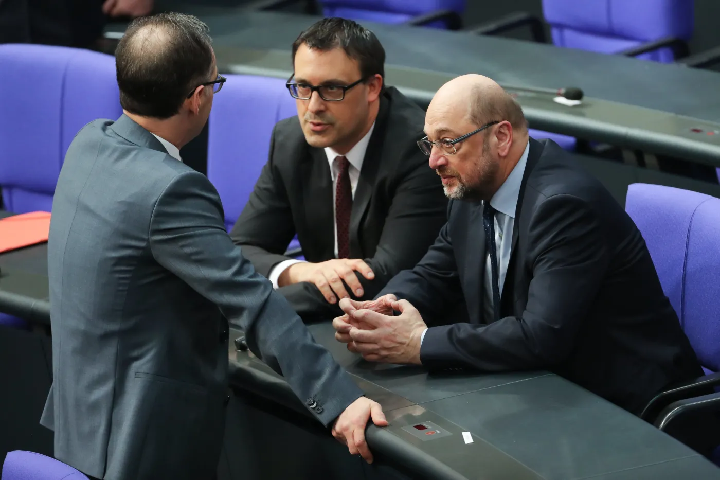 Soeren Bartol (w środku) w towarzystwie Heiko Maasa i Martina Schulza