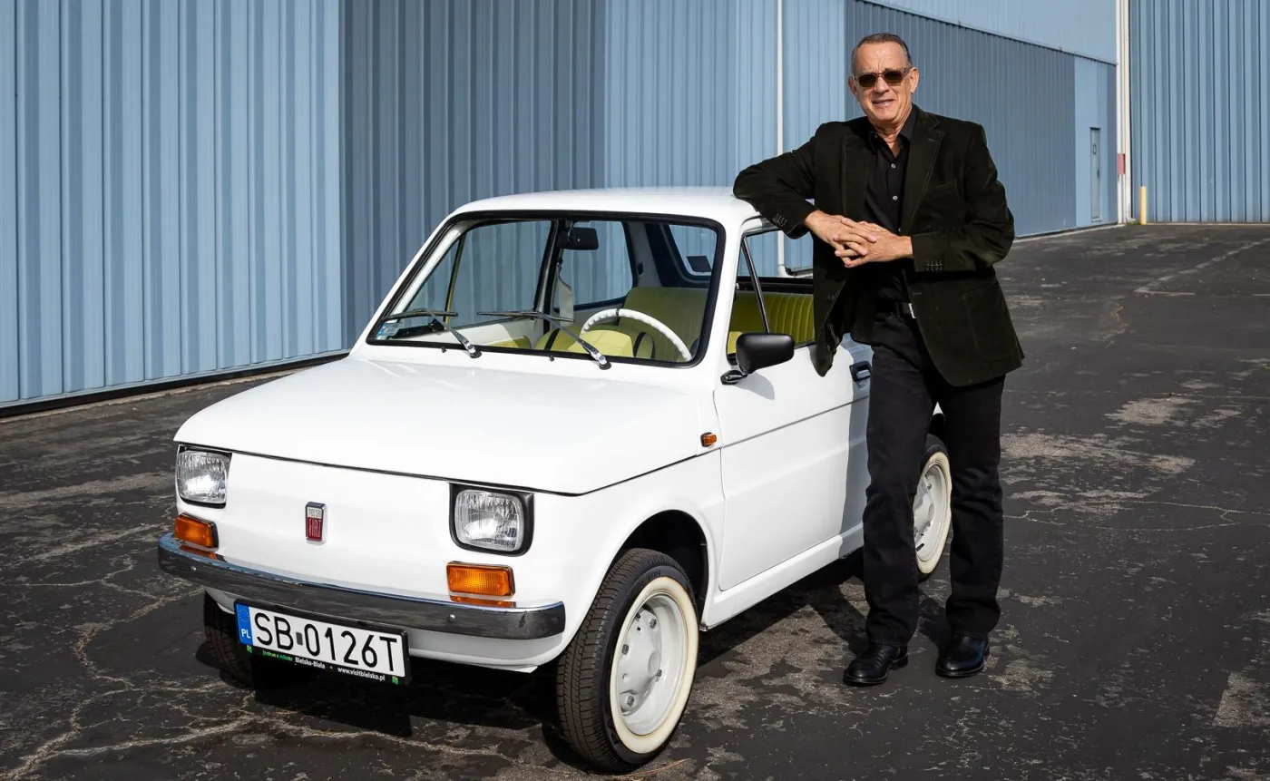 fiat-126p-ktorego-dostal-tom-hanks-sprzedany-za-niemal-360-tys-zl-37397533.jpg