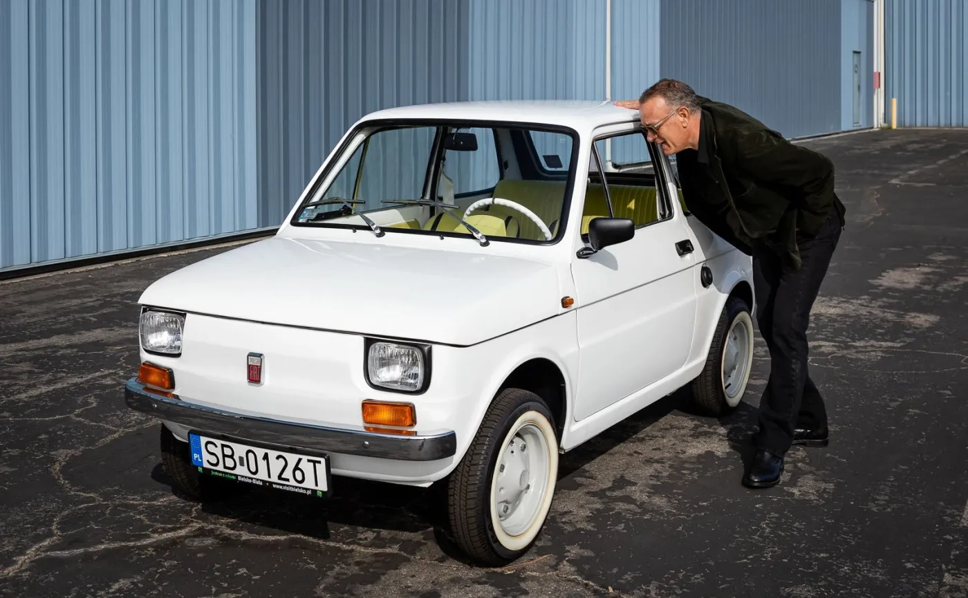 fiat-126p-ktorego-dostal-tom-hanks-sprzedany-za-niemal-360-tys-zl-37397548.jpg