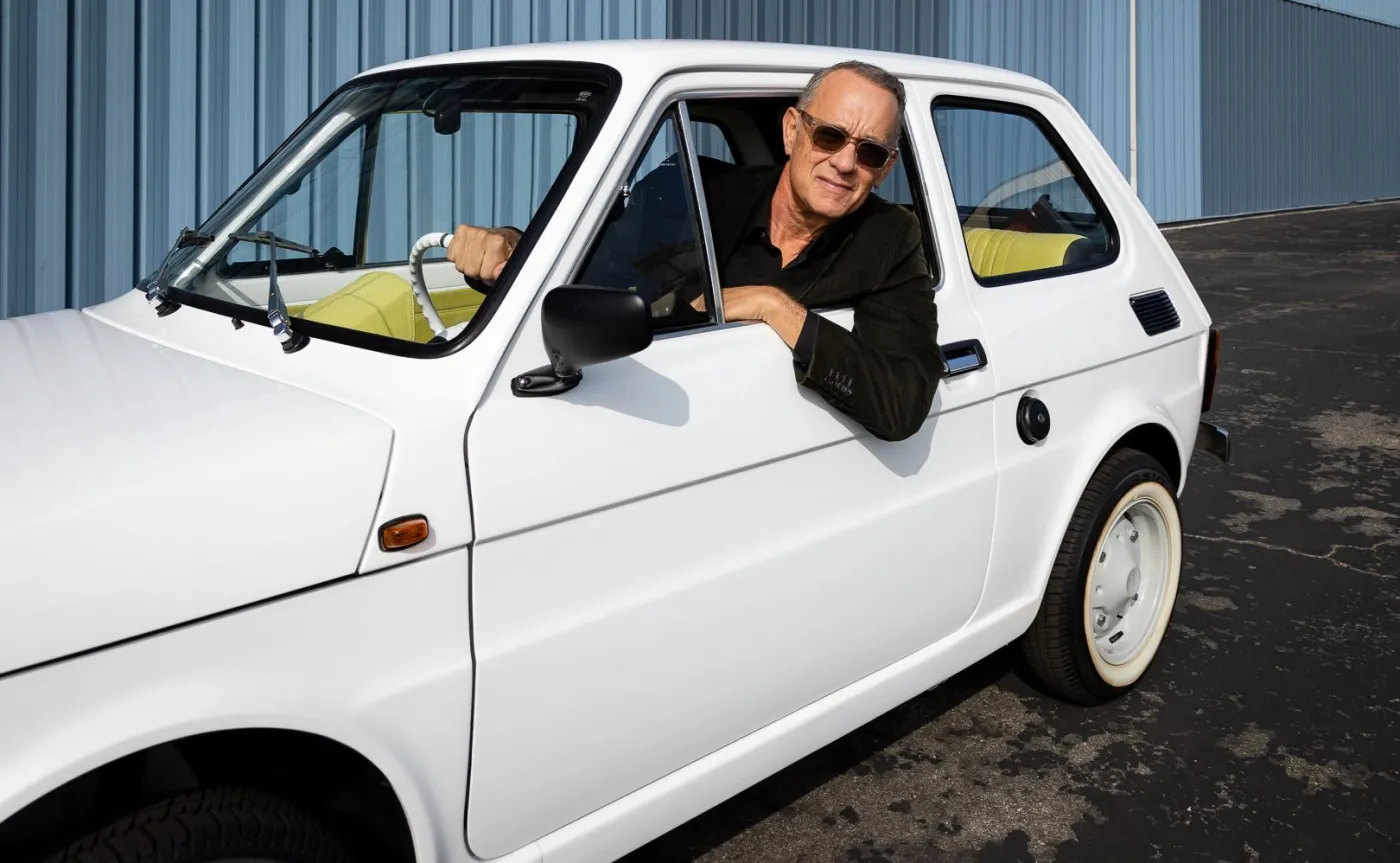 fiat-126p-ktorego-dostal-tom-hanks-sprzedany-za-niemal-360-tys-zl-37397553.jpg