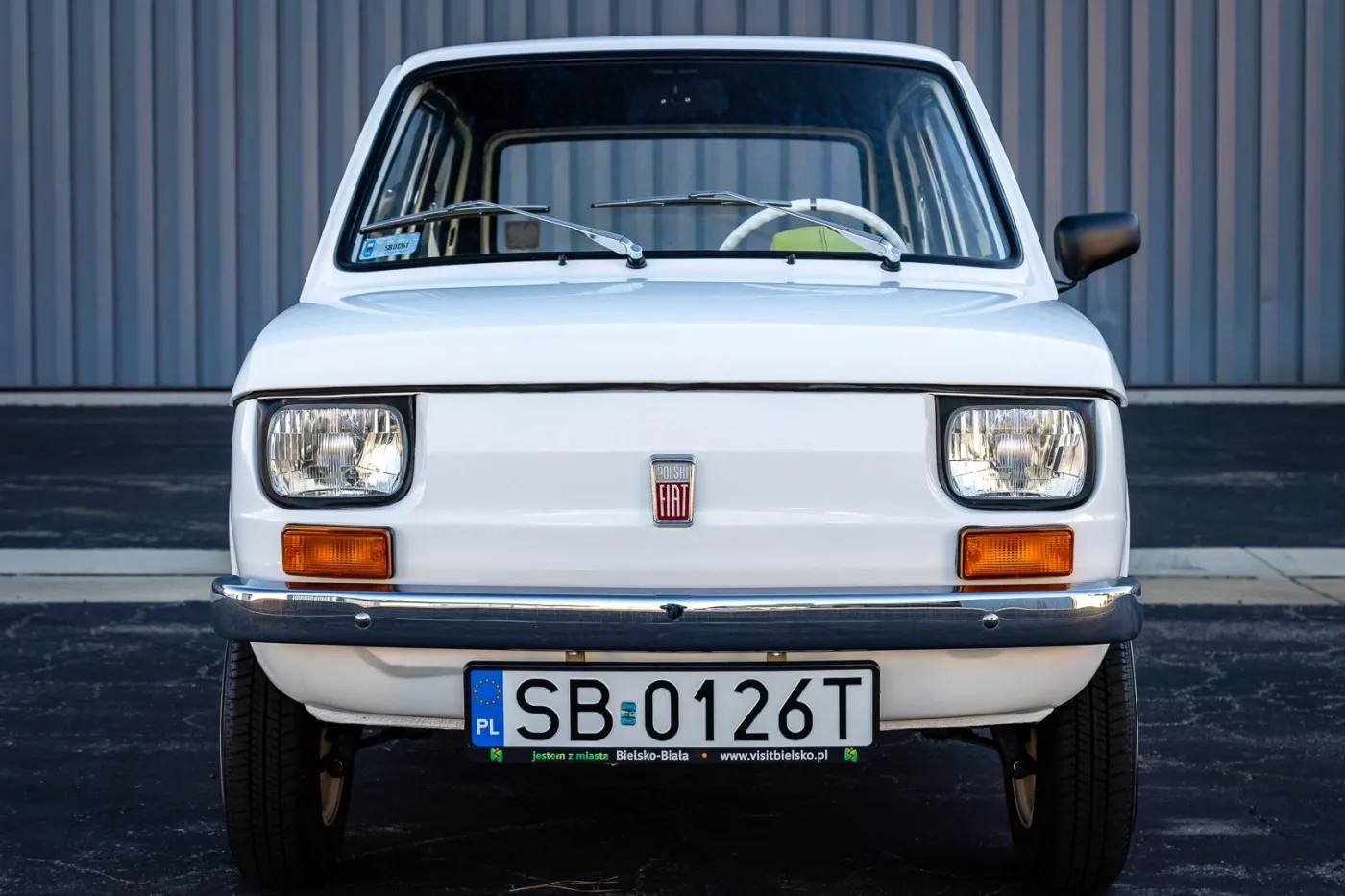 fiat-126p-ktorego-dostal-tom-hanks-sprzedany-za-niemal-360-tys-zl-37397579.jpg