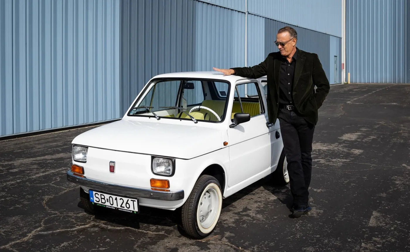 fiat-126p-ktorego-dostal-tom-hanks-sprzedany-za-niemal-360-tys-zl-37397599.jpg
