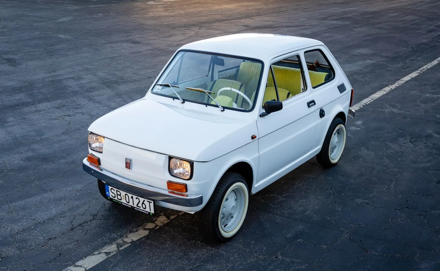 fiat-126p-ktorego-dostal-tom-hanks-sprzedany-za-niemal-360-tys-zl-37397609.jpg