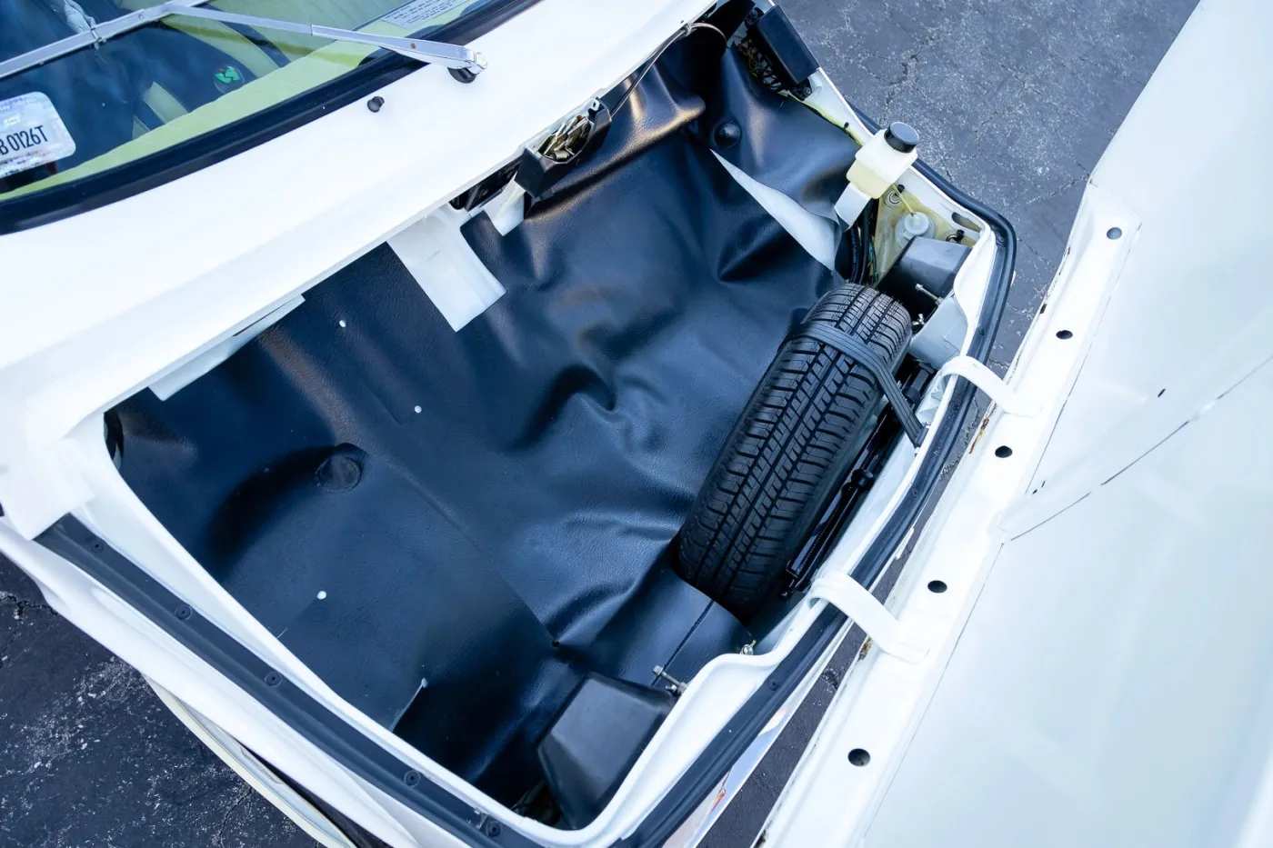 fiat-126p-ktorego-dostal-tom-hanks-sprzedany-za-niemal-360-tys-zl-37397654.jpg