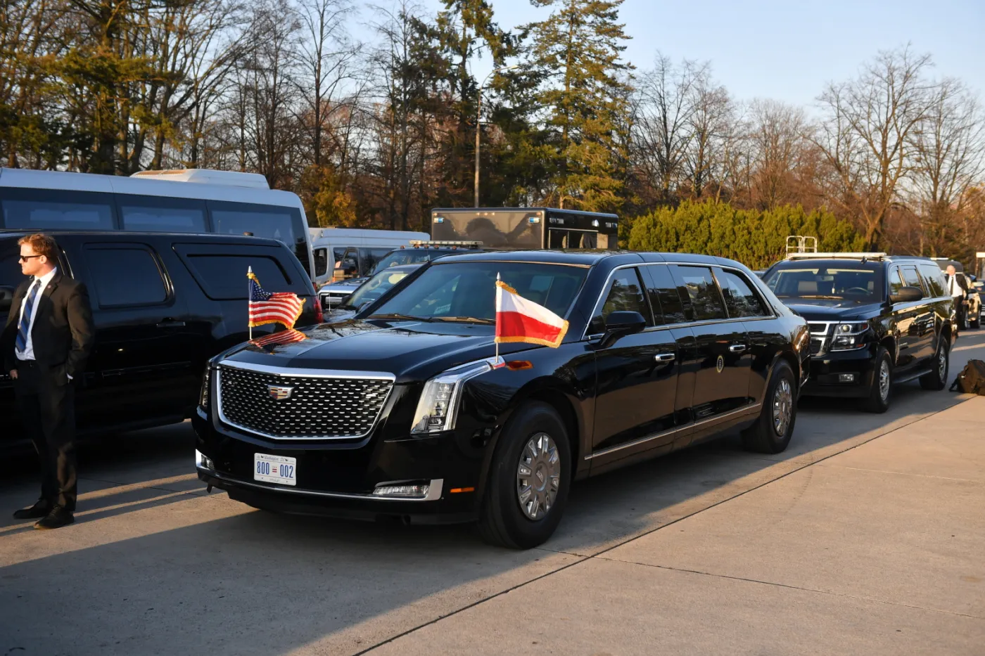 bestia-limuzyna-prezydenta-usa-joe-bidenem-na-lotnisku-w-warszawie-37412609.jpg