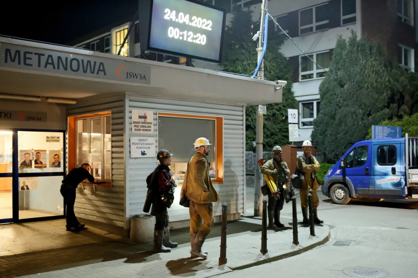 "Odebraliśmy sygnały z lamp czterech górników". Akcja w Zofiówce trwa