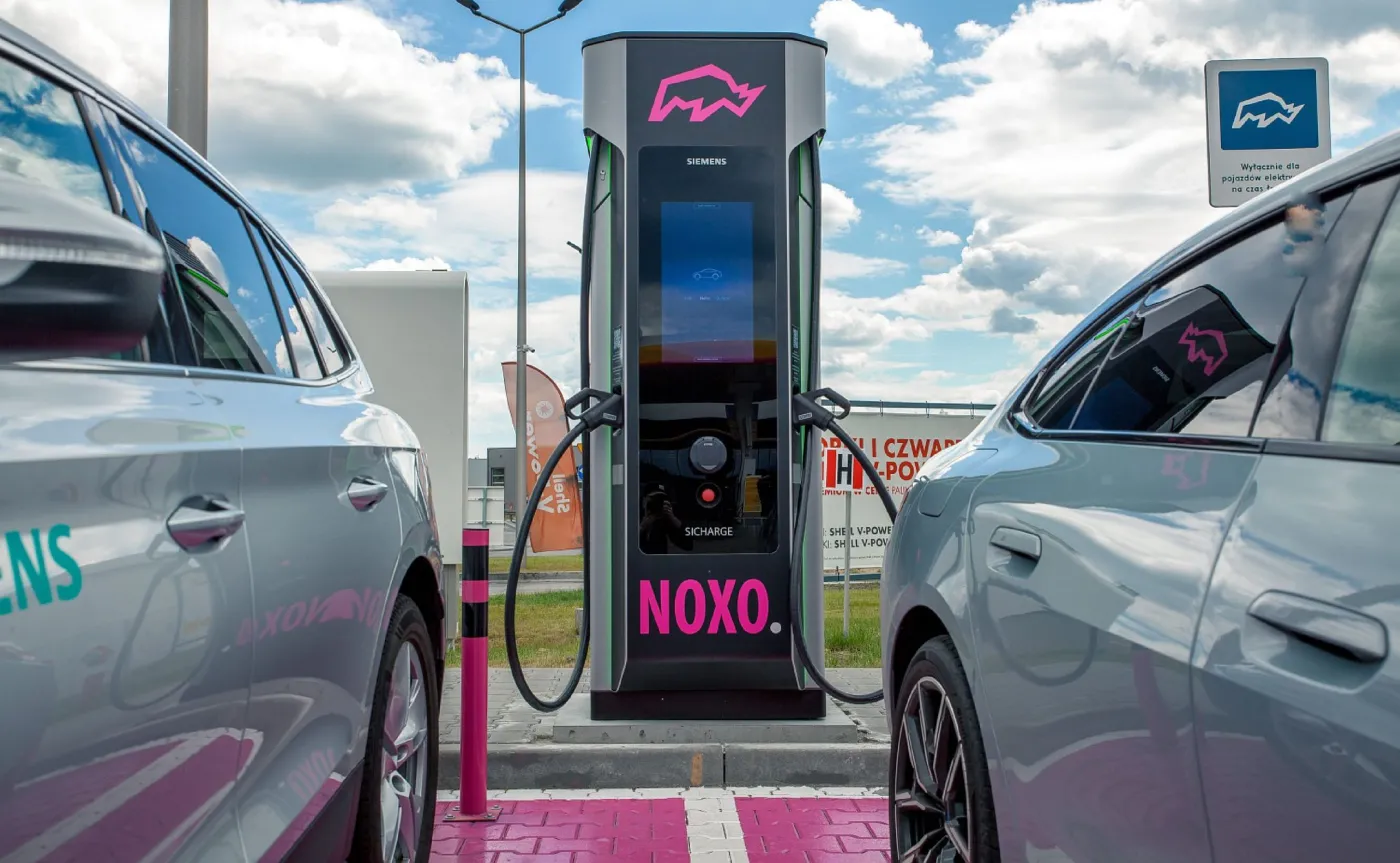 Pierwsza ultraszybka ładowarka już w Polsce. 100 kolejnych w drodze