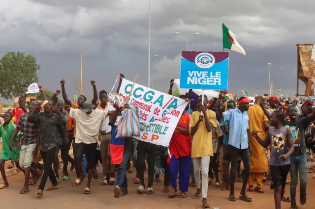 UE spogląda z niepokojem na sytuację w Nigrze. Powód? Fala migrantów