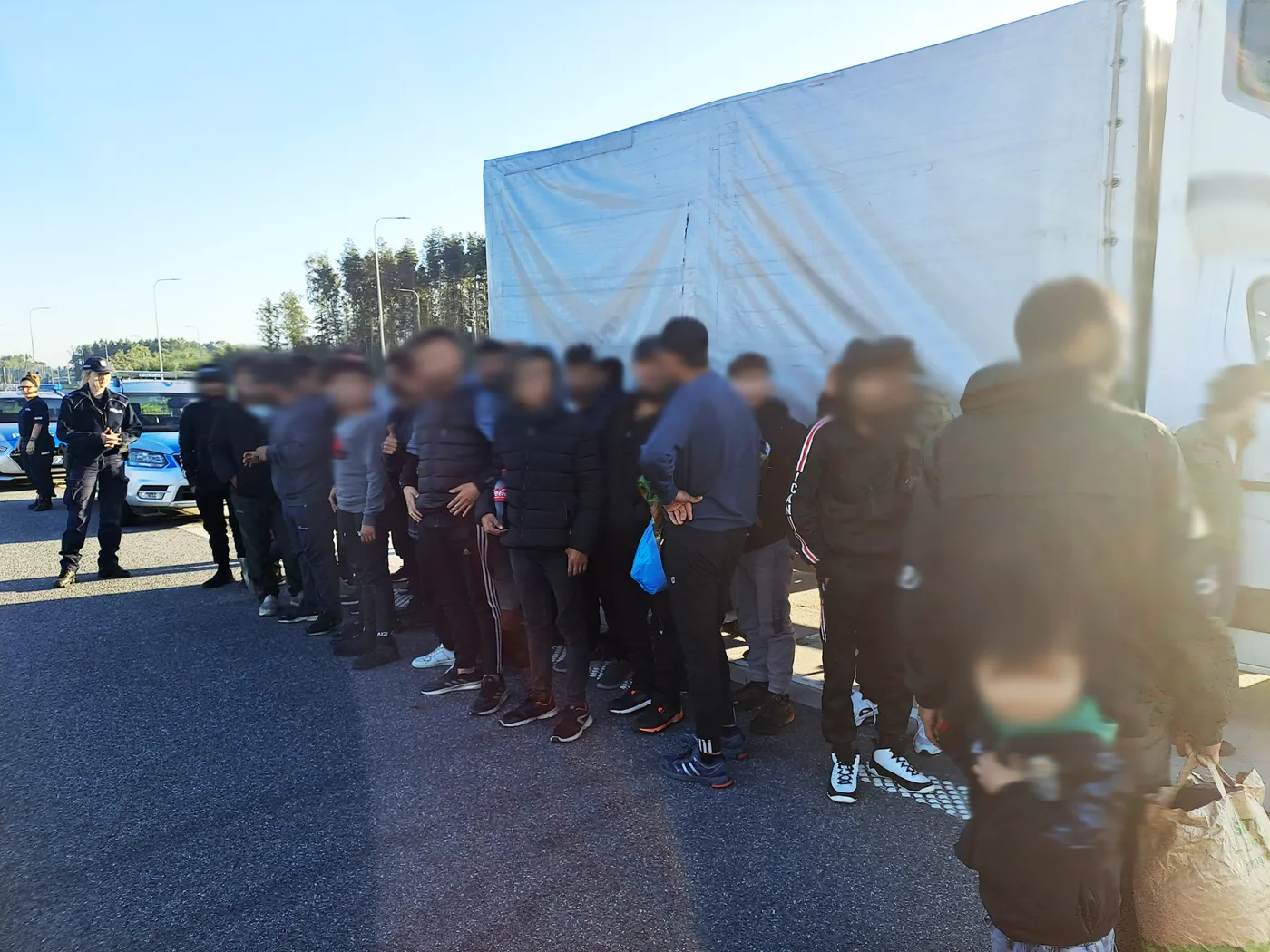 inspektorzy-itd-wykryli-przemyt-43-nielegalnych-imigrantow-z-syrii-37936688.jpg