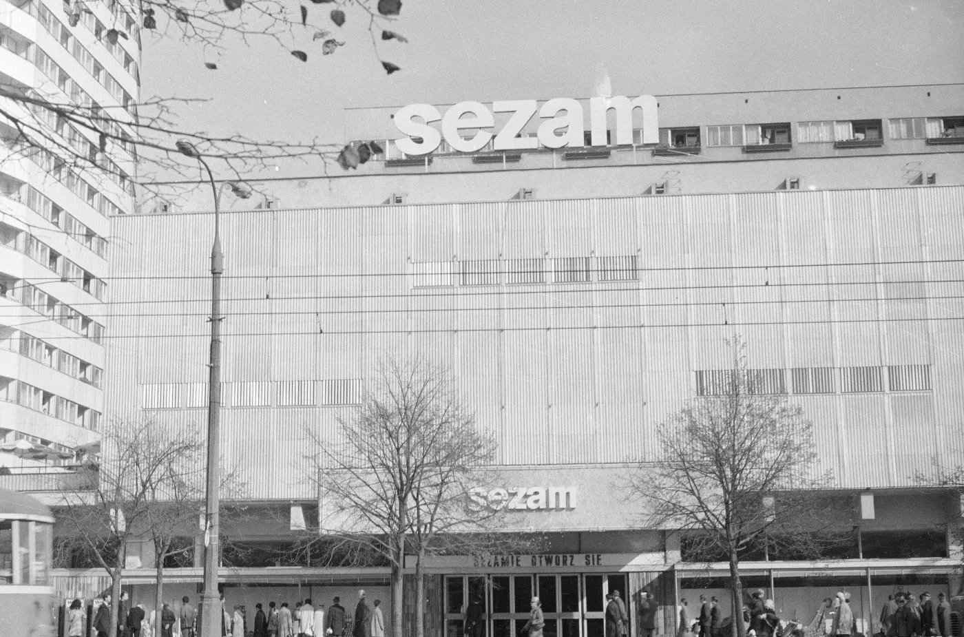 Nocne kolejki i pierwszy McDonald's. To były Złote Tarasy epoki PRL [FOTO]