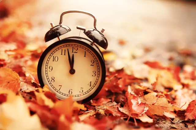 Zmiana czasu na zimowy 2023: Czy to już dziś? Śpimy dłużej czy krócej?