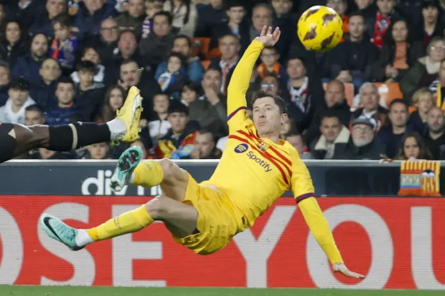 Zieliński kontra Lewandowski w 1/8 finału Ligi Mistrzów. Zobacz wyniki losowania