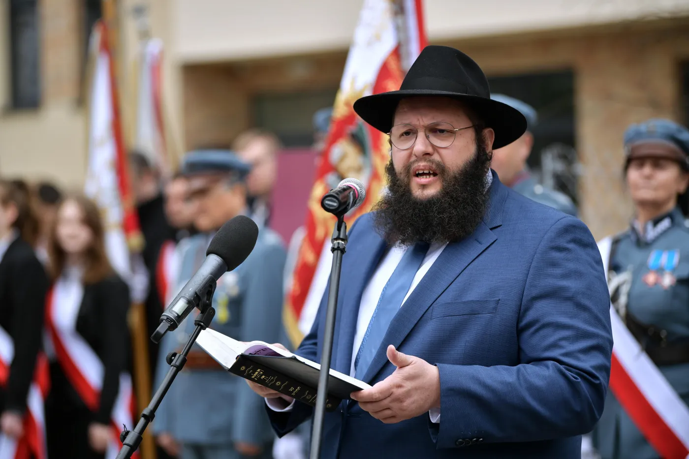 "Antysemicka i antypolska akcja". Rabin Szalom Dow Ber Stambler zabrał głos ws. incydentu z udziałem Grzegorza Brauna w Sejmie