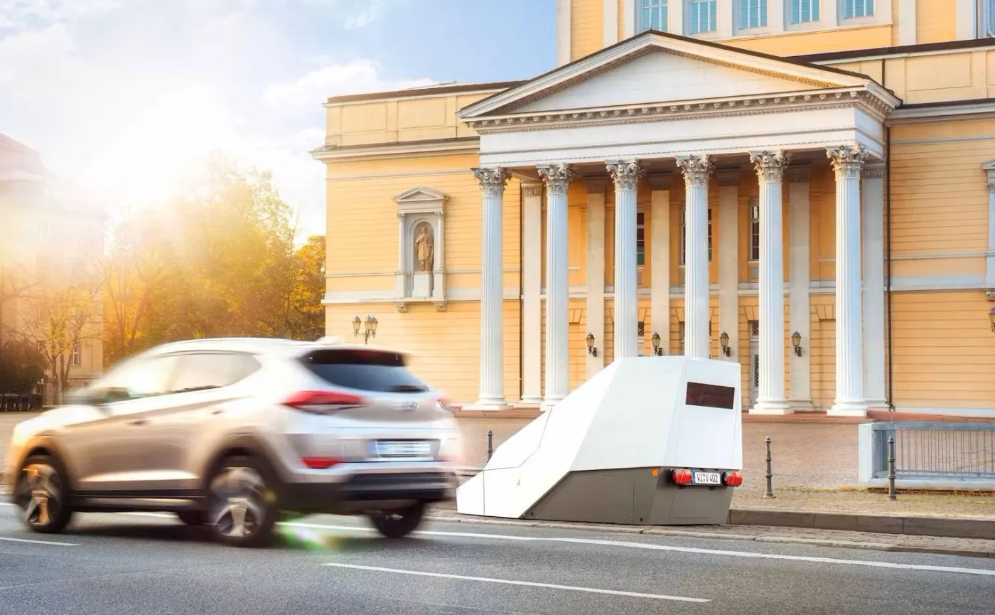 lidar-w-opancerzonej-platformie-fotoprzyczepie-enforcement-trailer-38205866.jpg