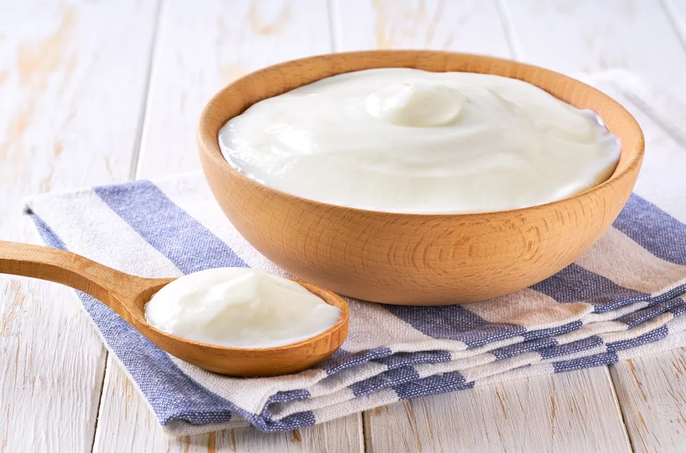 Jogurt z tymi dodatkami ma niezwykłą moc. Pomaga schudnąć i wspomaga odporność