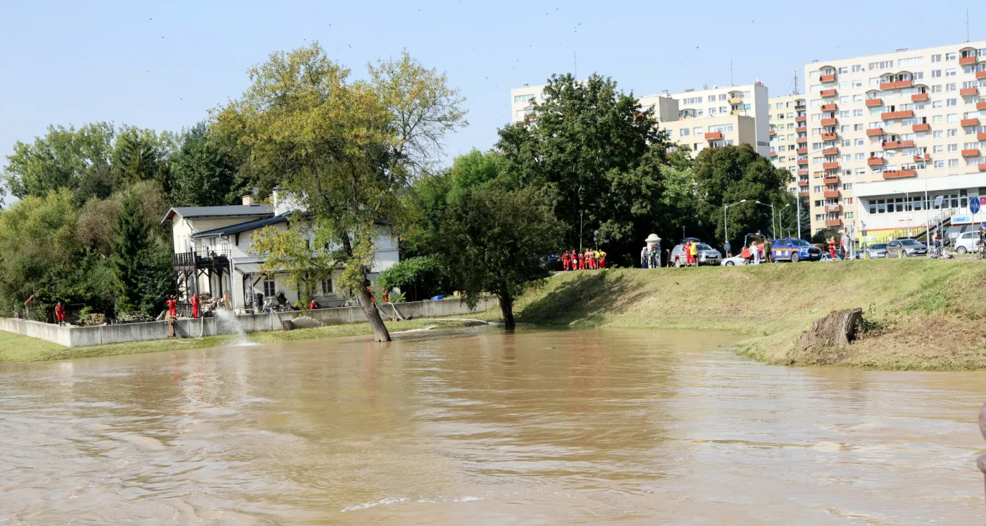 Nysa odwołuje ewakuację. O godz. 8 zawyły syreny