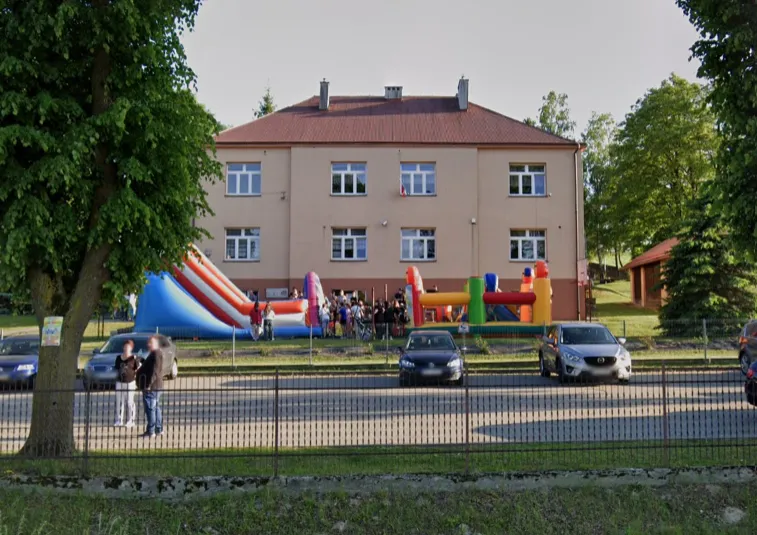 O tym, co wydarzyło się w szkole w Łużnej-Zaborówce, mówi cała Polska