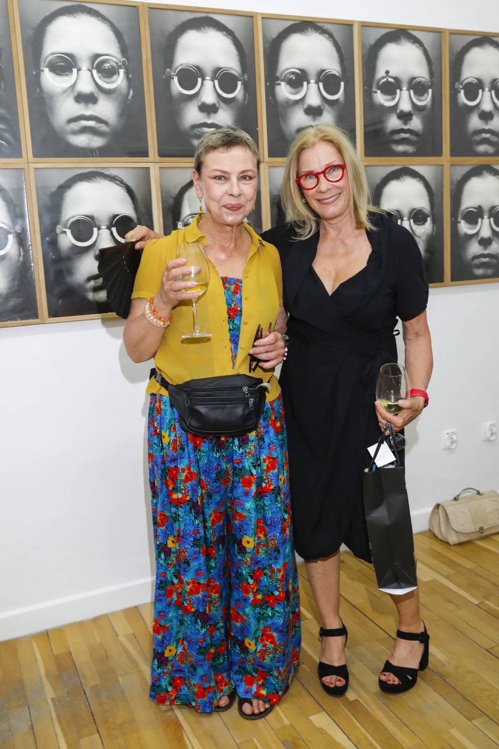 magdalena-kuta-na-wernisazu-wystawy-fotografii-malgorzaty-potockiej-38395753.jpg