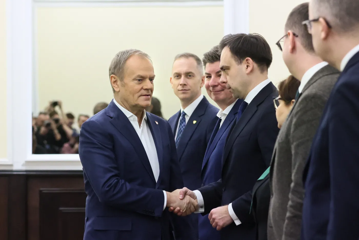 Zaskakujące wyniki nowego sondażu. Czerwona kartka dla rządu Tuska?