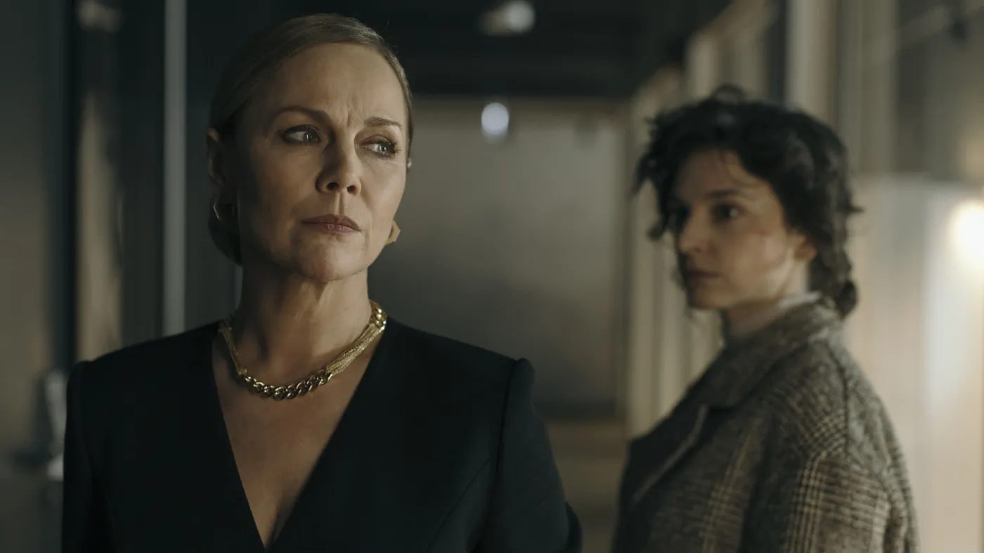 Monika Krzywkowska i Maria Dębska w serialu "Tylko jedno spojrzenie"