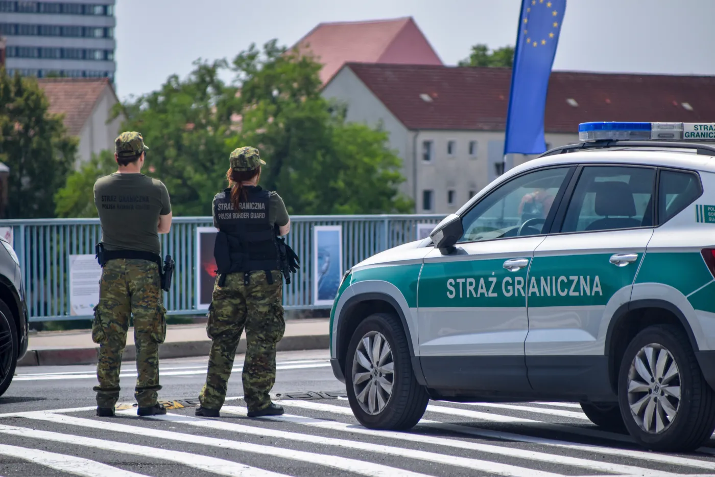 Kontrole na granicach przedłużone. Trwa zamykanie szlaku na „nielegalną migrację”