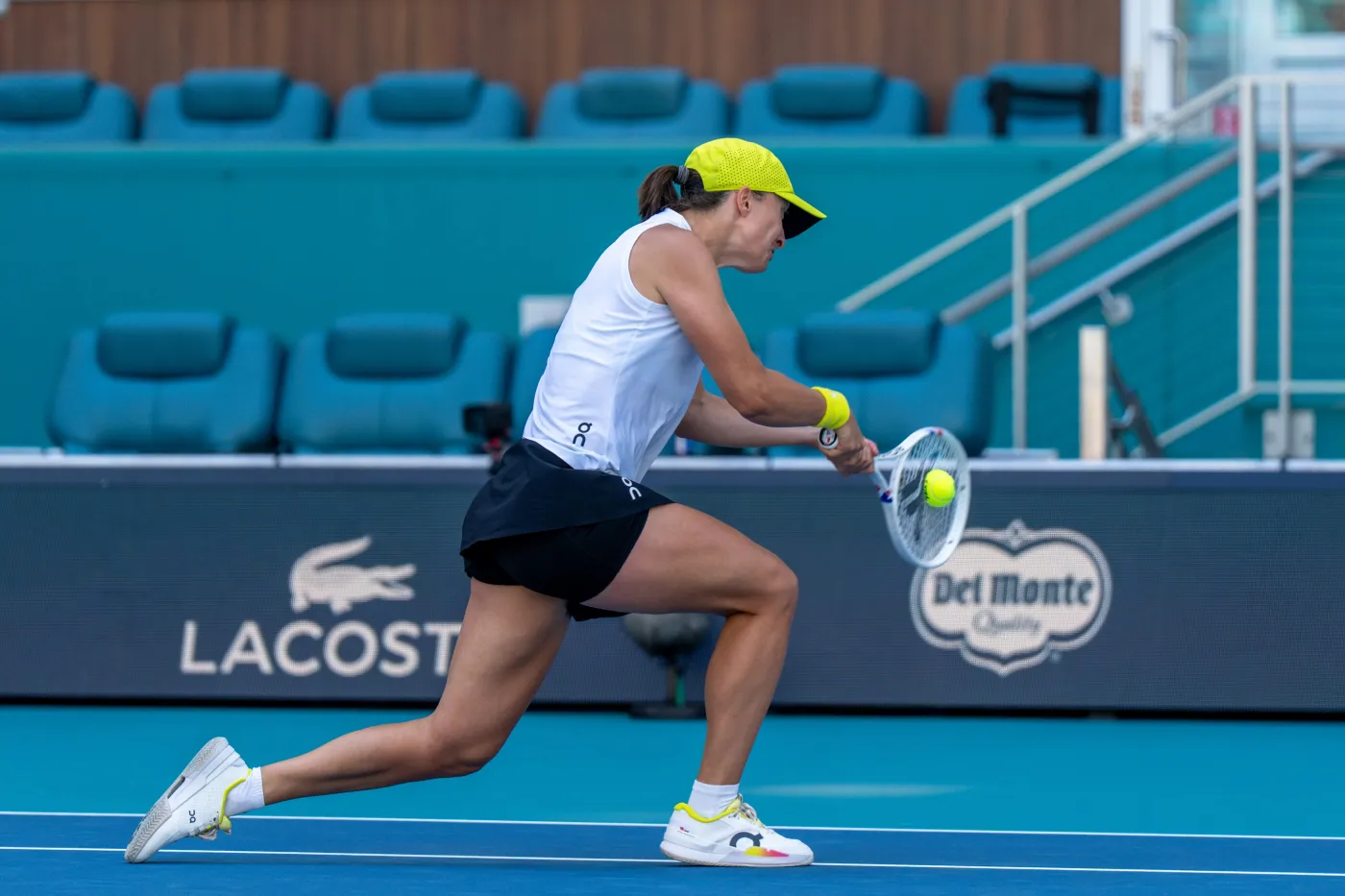 Sensacyjna porażka Igi Świątek. W Montrealu odpadła już w 1/8 finału