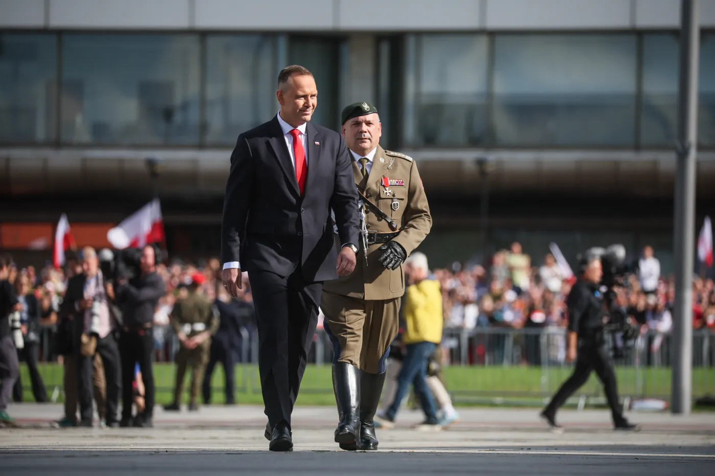 "Nigdy nie powiem: naprzód". Nawrocki z mocnym przesłaniem do żołnierzy