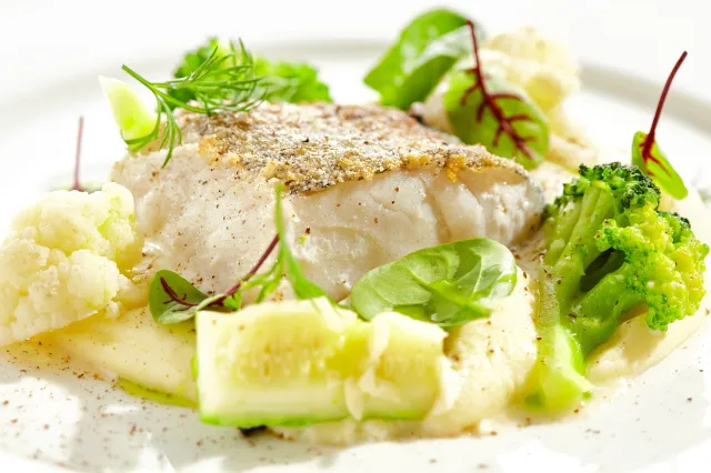 Pyszny obiad na piątek. Podajemy przepis, Ty gotujesz. Ryba z pieca z brokułami