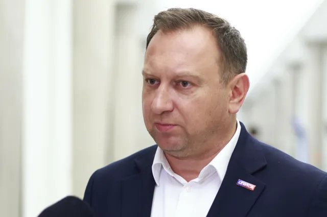 Najpierw Łukasz Schreiber, teraz Tomasz Trela. Ślub posła Nowej Lewicy [FOTO]