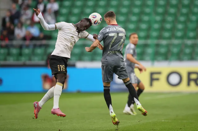 Legia wymęczyła trzy punkty w meczu z Pogonią. Zdecydował rzut karny