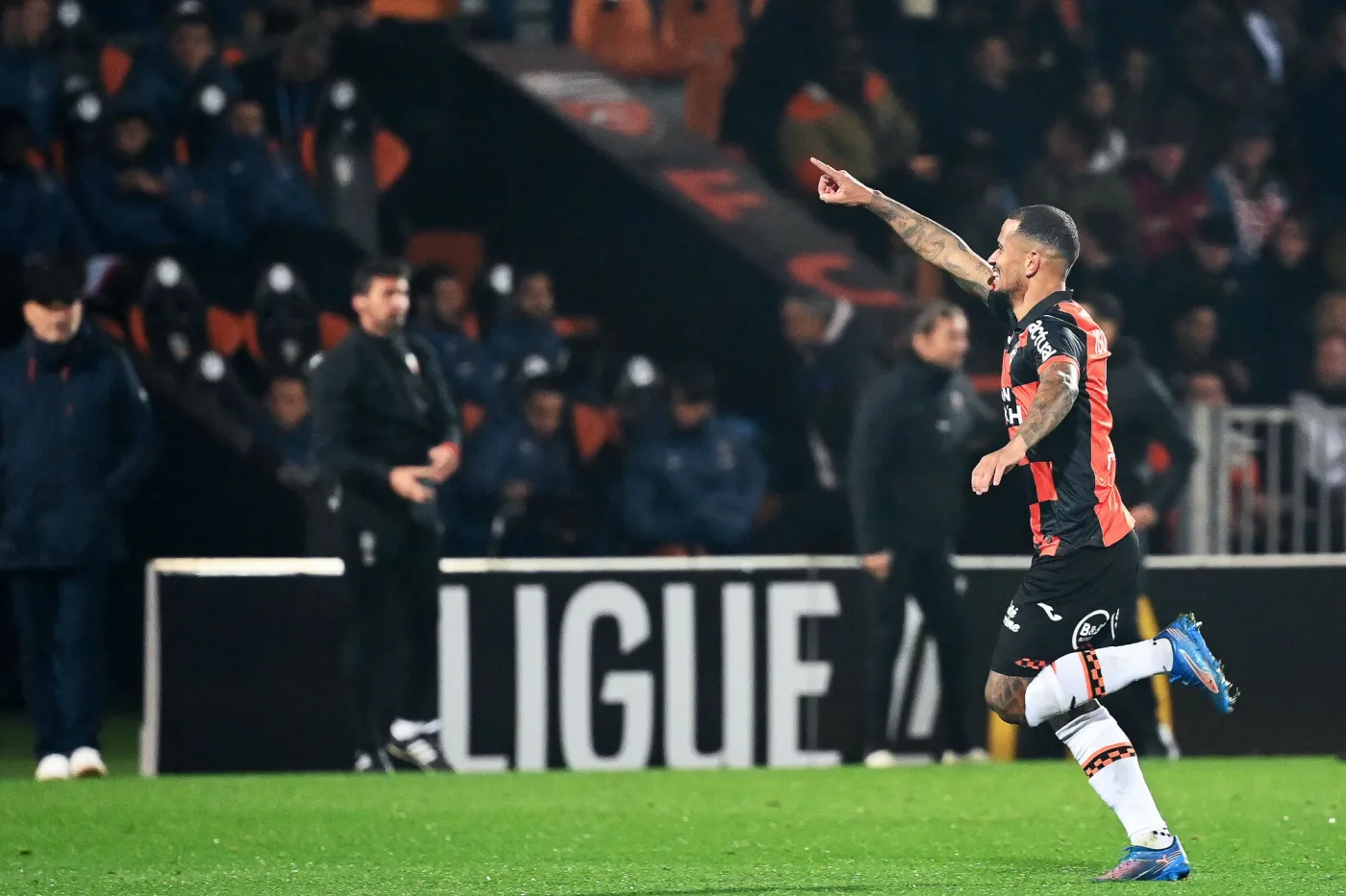 Igor Silva odpalił "rakietę" i zabrał Paris Saint-Germain dwa punkty