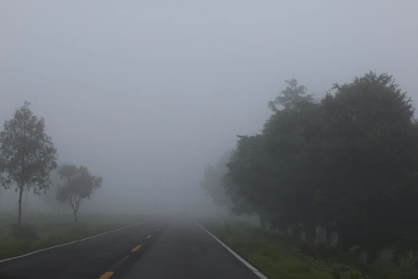 IMGW wydał ostrzeżenia I stopnia. Szczególnie uważać muszą kierowcy