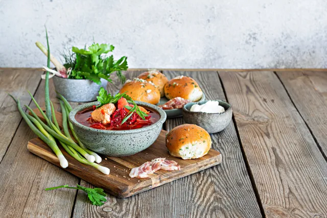 Pyszny obiad na środę. Podajemy przepis, Ty gotujesz. Barszcz czerwony zabielany