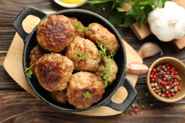 Kotlety mielone pulchne, cudownie miękkie i smakowite. Wystarczy dodać pół łyżeczki