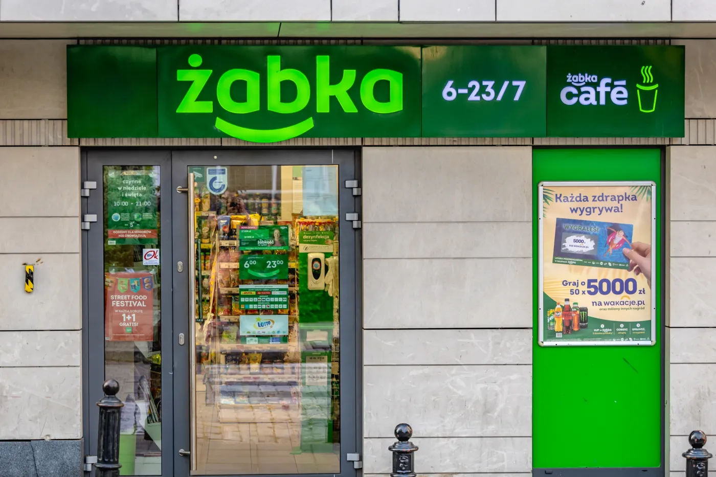 Warsaw,,Poland,-,August,28,,2021:,Entrance,To,Zabka,Convenience