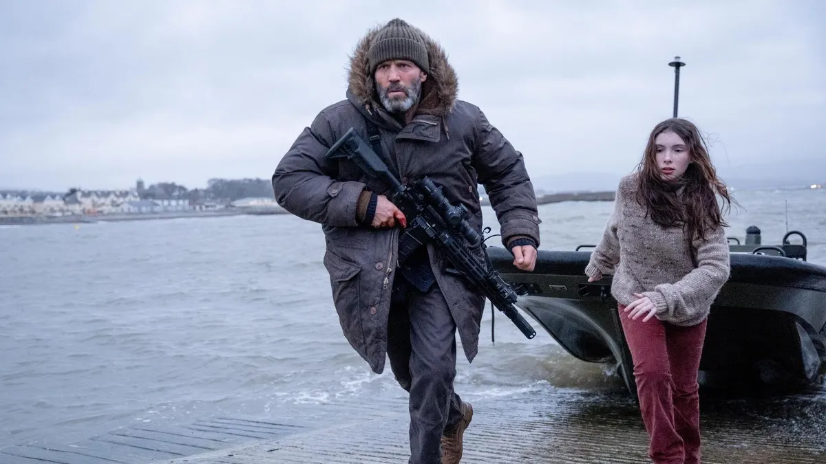 Jason Statham i Bodhi Rae Breathnach w thrillerze akcji "Samotnik"