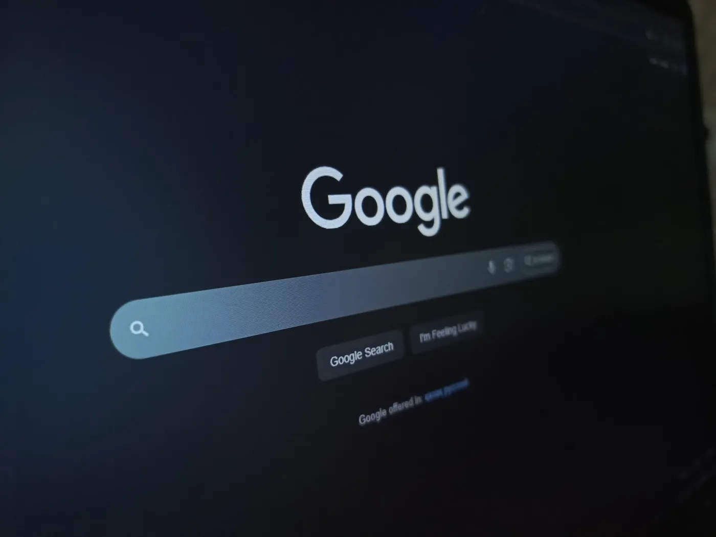 Google już nie chce odsyłać do internetu. Google chce być internetem