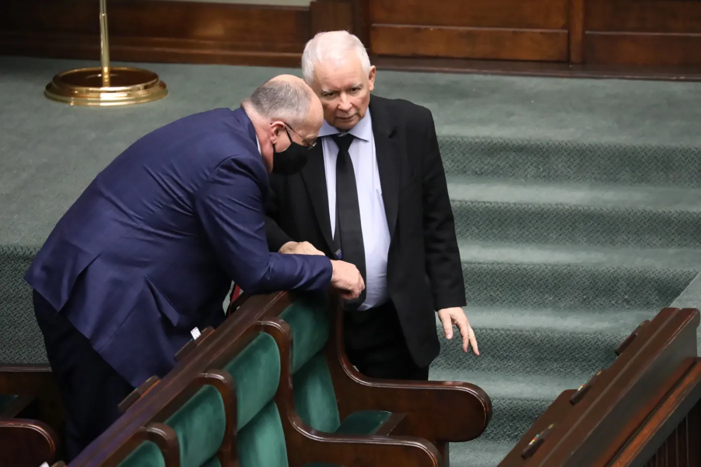 Jarosław Kaczyński przyłapany bez maseczki w Sejmie. Politycy oburzeni