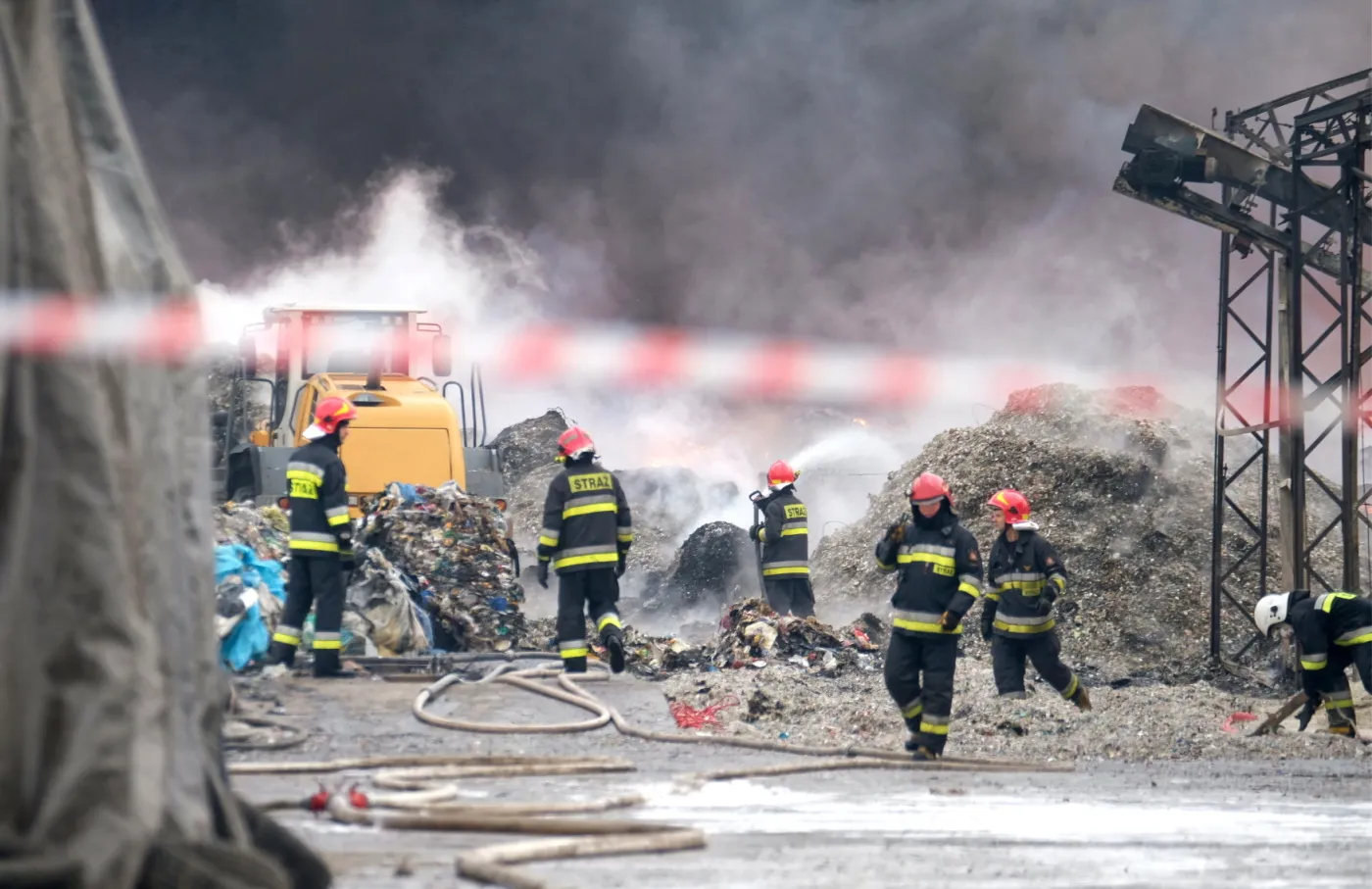 Sprowadzili nielegalnie do Polski tysiące ton śmieci. Staną za to przed sądem