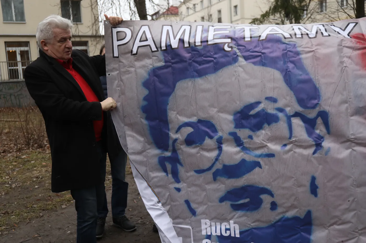 Piotr Ikonowicz podczas obchodow 10. rocznicy smierci Jolanty Brzeskiej