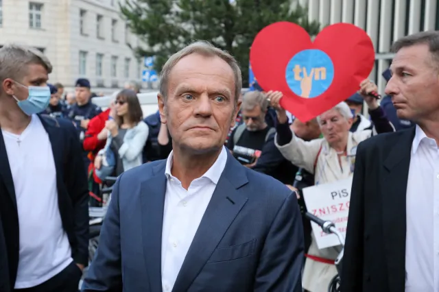 Tusk na manifestacji w obronie TVN: Chcą wrócić do komunistycznych wzorców